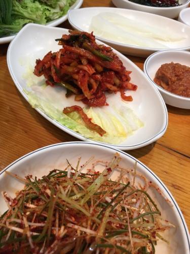 韓国で食べるキムチ。