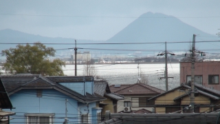 窓から見た琵琶湖（3月25日9時頃）