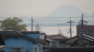 窓から見た琵琶湖（3月28日8時頃）