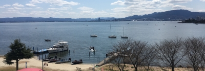 琵琶湖南湖ホテル井筒沖〜自衛隊沖は南寄りのエリアにボートが多くなりましたね（3月26日12時頃）