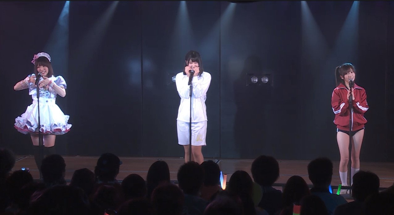カオス公演でジャージにブルマを履いた石田晴香