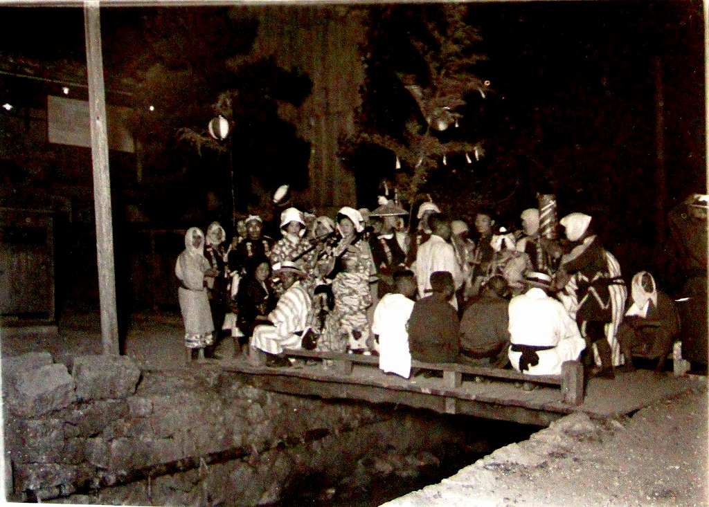「佐渡万華鏡」116-B　昭和初期　相川町の鉱山祭で、三味線や竹ササに提灯をぶらさげて