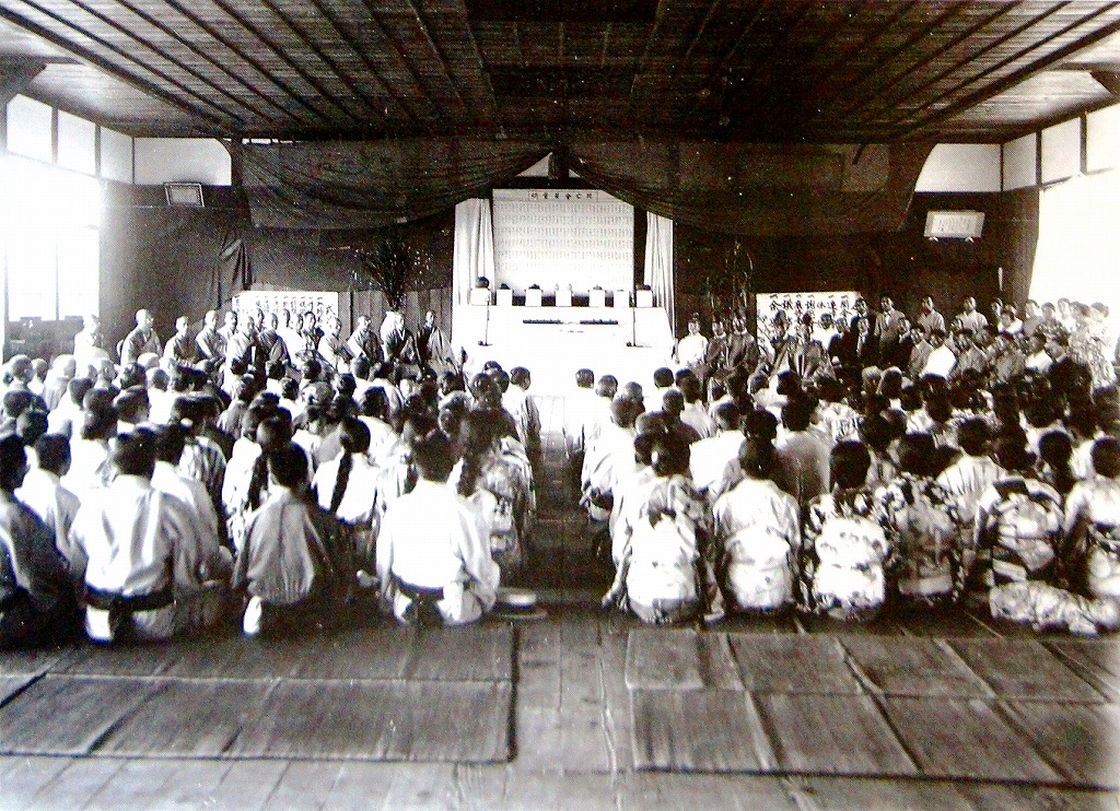 「佐渡万華鏡」 182－B　昭和前期　日中戦争の戦没者合同葬儀 金沢小学校講堂で
