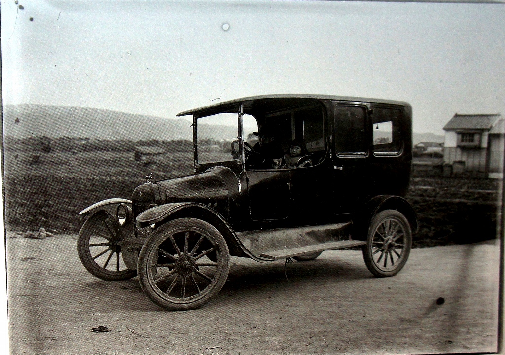 「佐渡万華鏡」30　大正末期から昭和初期頃にかけてのＴ型フォードは木製ホイールが使われていた