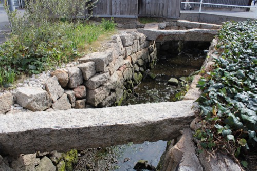 0071：家プロジェクト「南寺」 石垣のある水路①