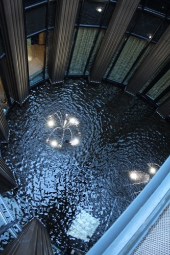 0075：渋谷区立松濤美術館 中庭の噴水
