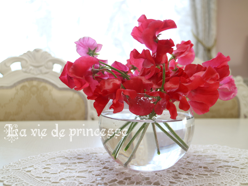 今週のテーブルのお花 赤いスイートピーを飾って ギリギリで確定申告 今年からネットで書類作成 La Vie De Princesse