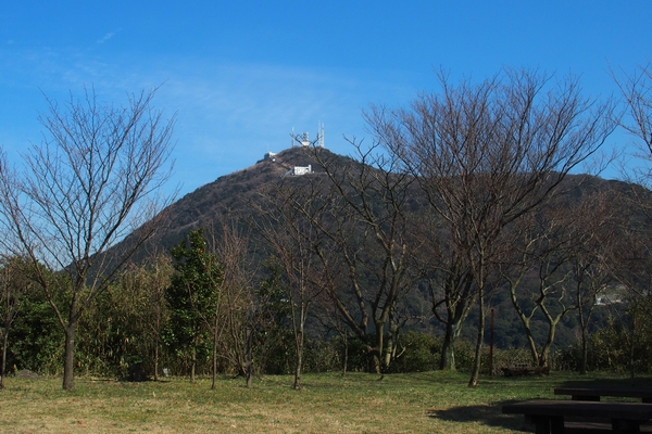 花尾山から望む皿倉山