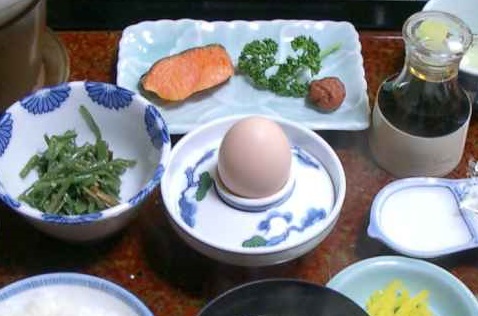 朝食の卵